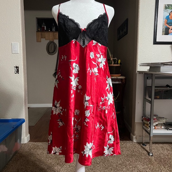 Apt. 9 Other - Red satin floral slip dress with black lace top